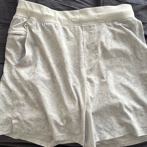 LIGHTLY WORN Lululemon THE Short 7 inch Linerless Size Large
